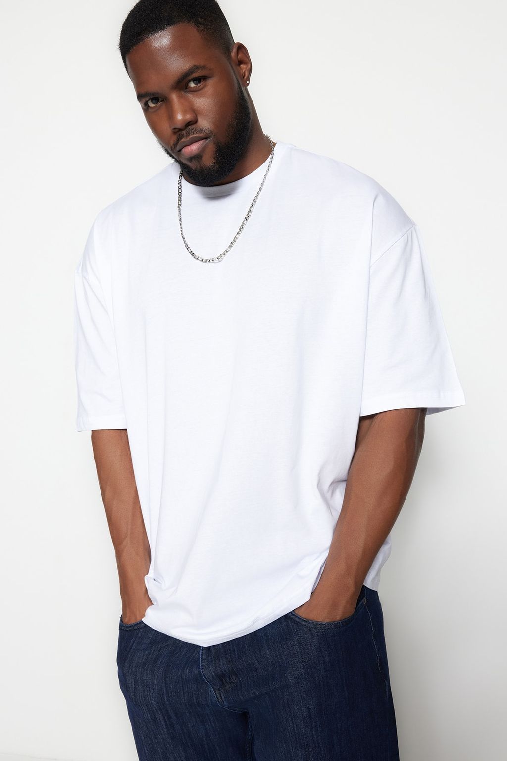 Buyuk Beden Beyaz Oversize Rahat Basic %100 Pamuklu T-Shirt TMNSS23TS00139