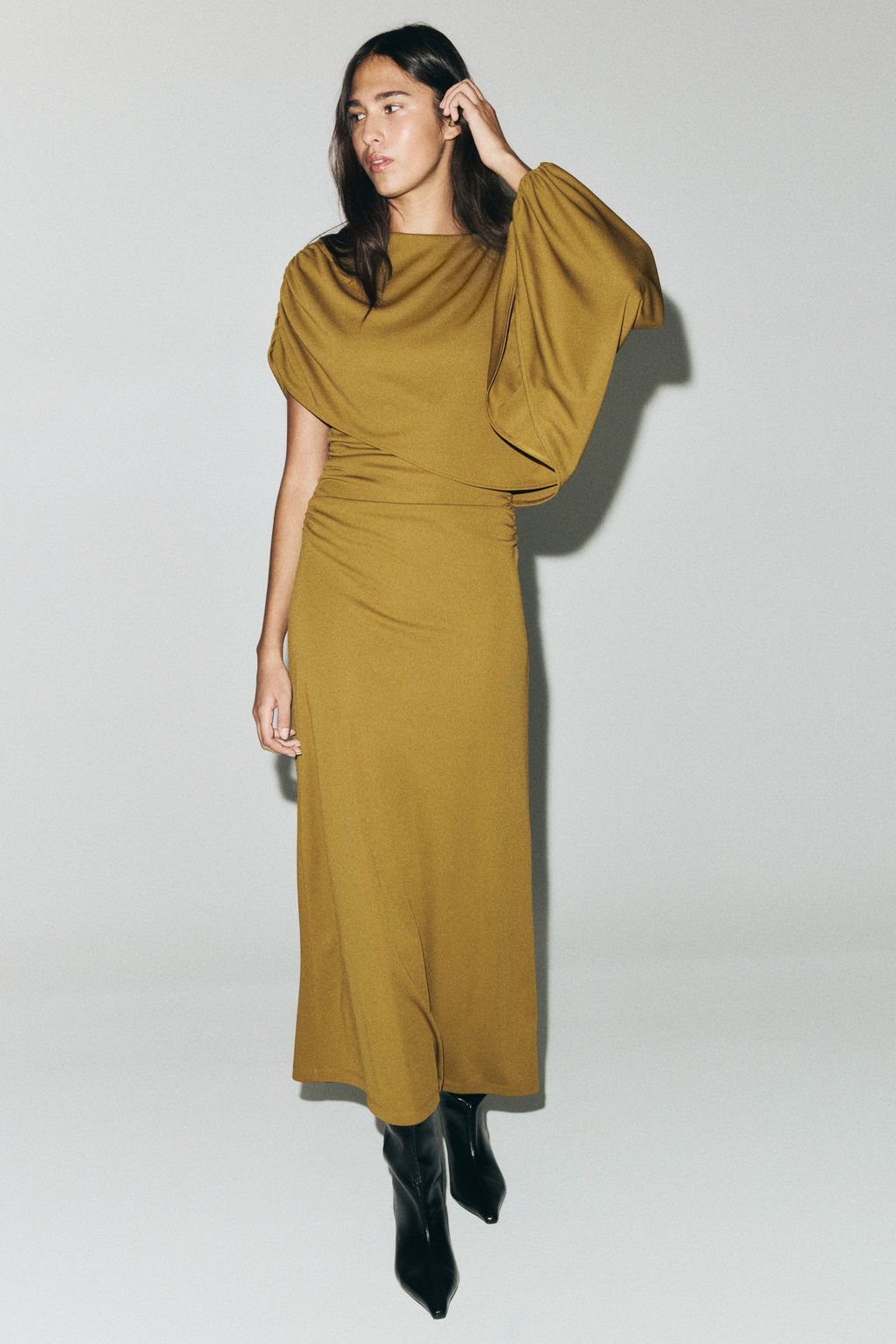 Vestido drapeado con capa decorativa - H&m фото 3