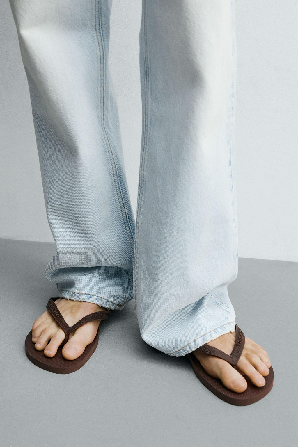 SANDALIA HAVAIANAS ® x ZARA / Marr?n фото 3