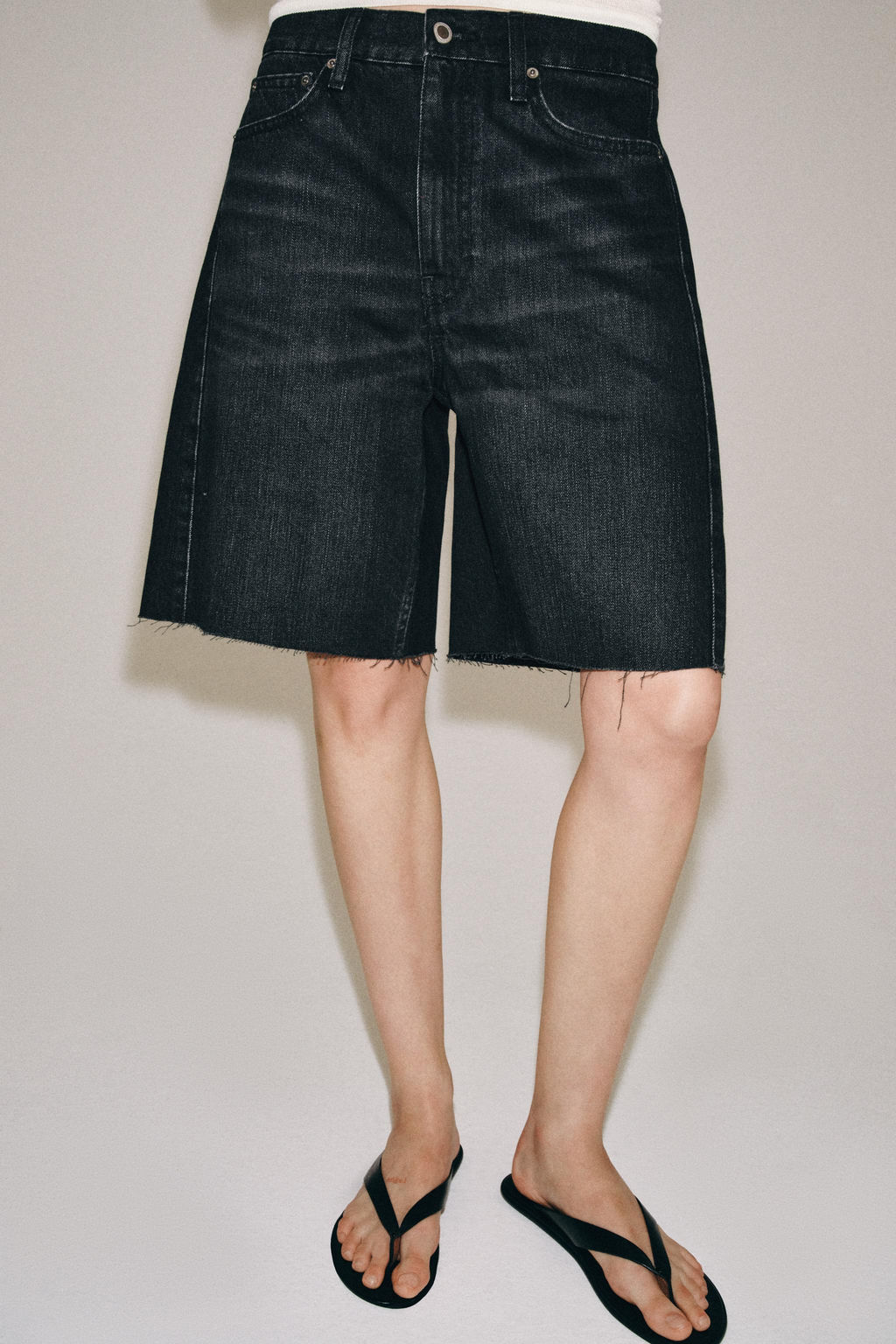 BERMUDA DENIM RELAXED TIRO MEDIO ZW COLLECTION / Negro - Zara фото 2