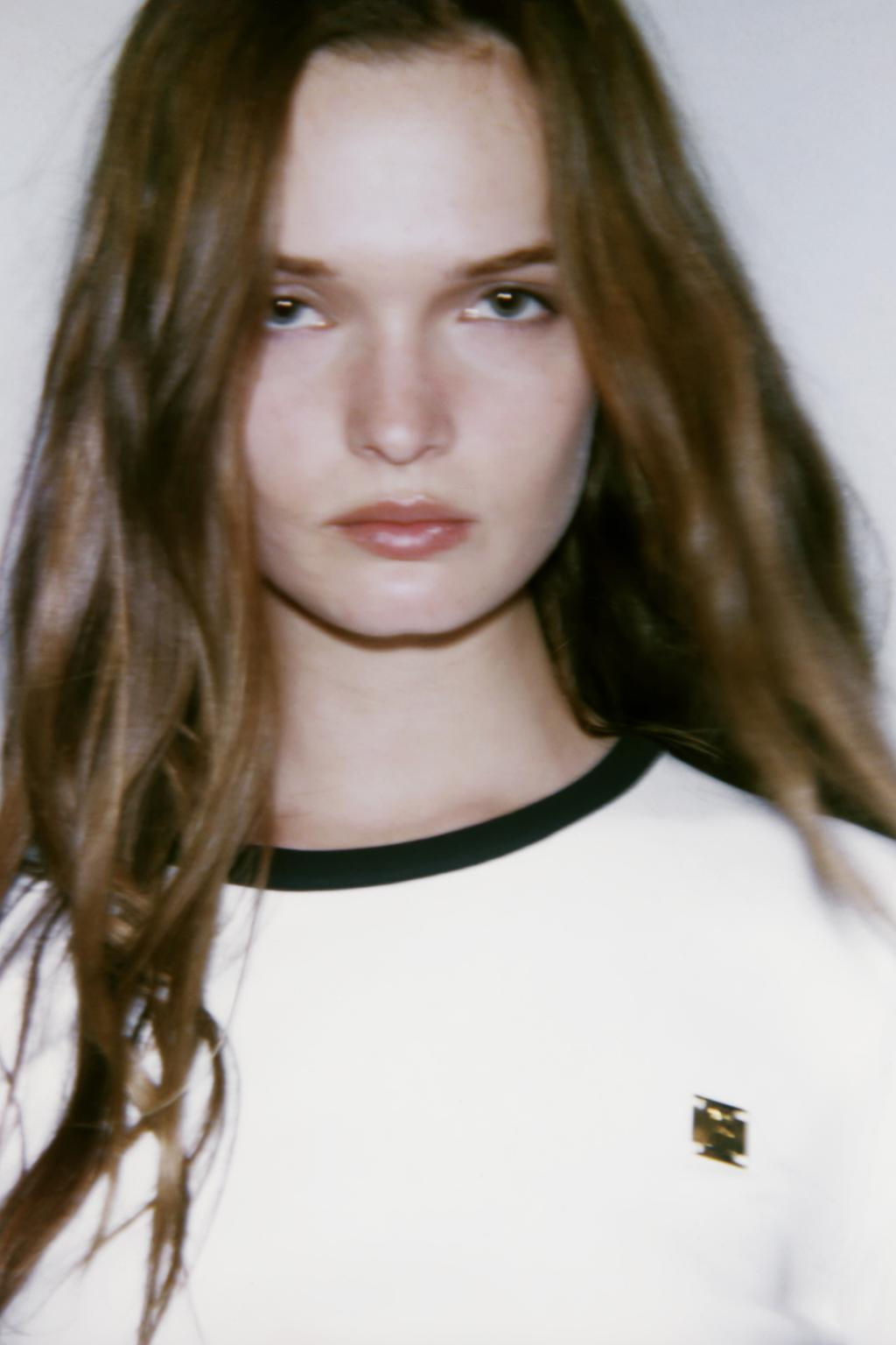ZARA T-SHIRT WITH TRIM AND BROOCH  фото 4