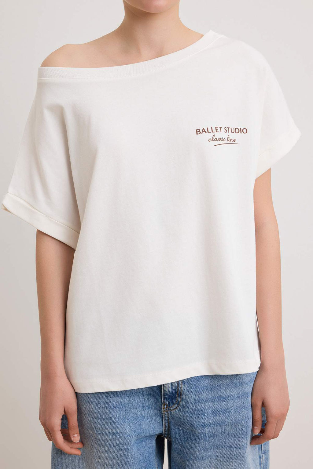 Ekru Slogan Oversize Kay?k Yaka Dusuk Kol K?sa 2 iplik penye Orme T-Shirt TWOSS26TS00150 - Trendyolmilla фото 3