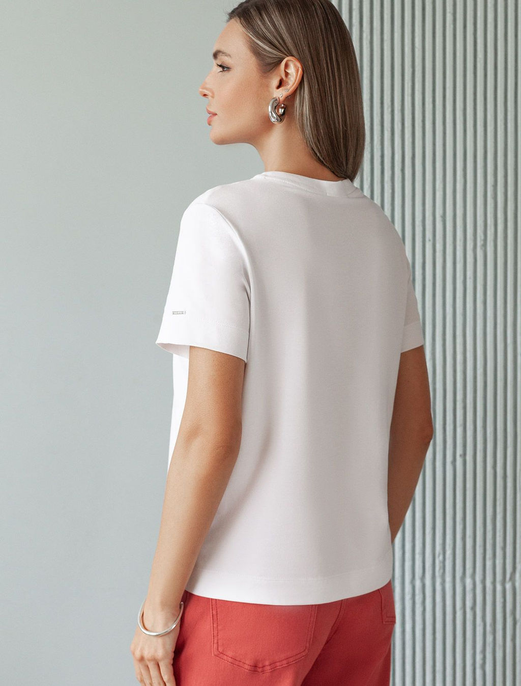 D49.110 Футболка женская белый_light shine