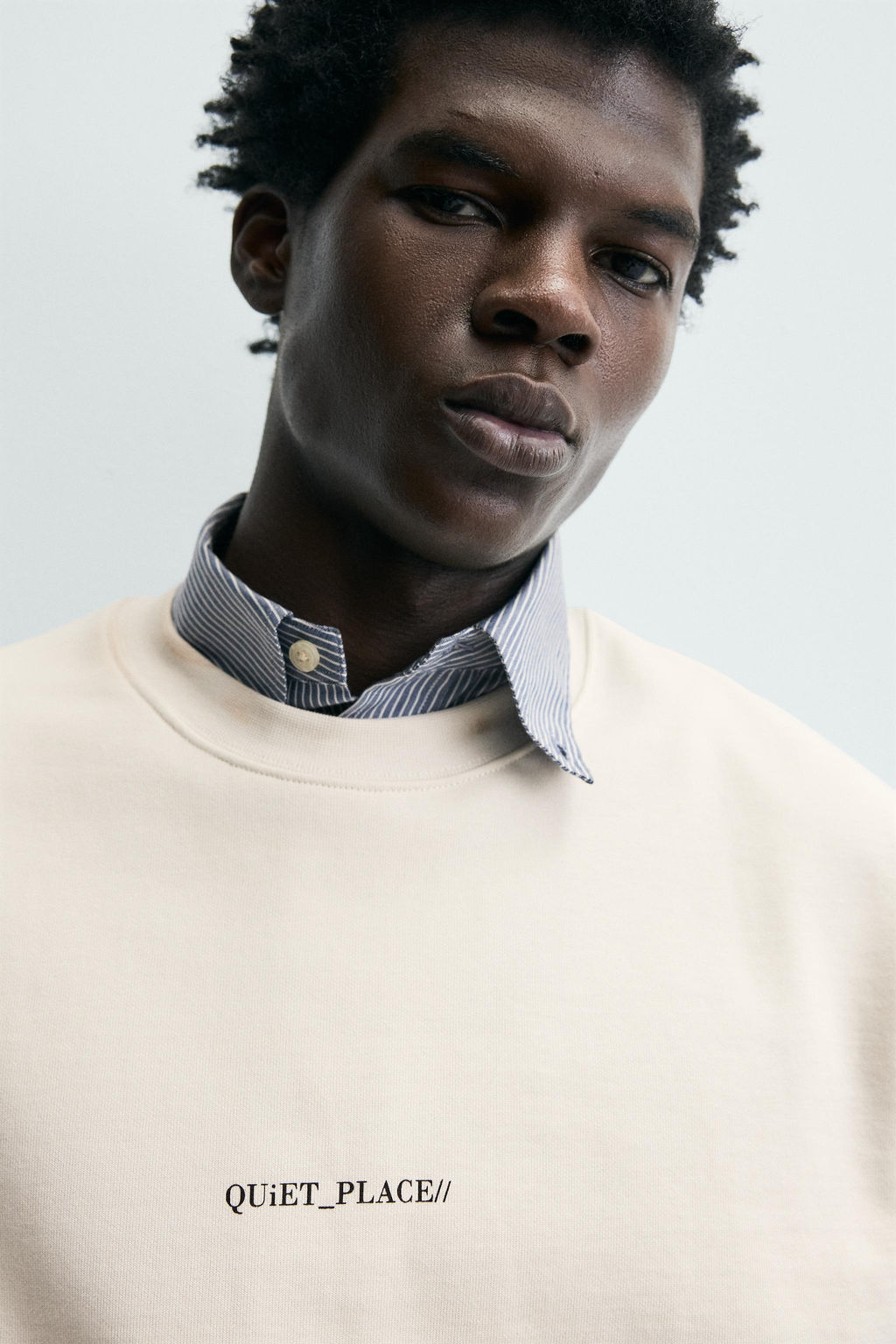 REGULAR FIT PRINTED SLOGAN SWEATSHIRT