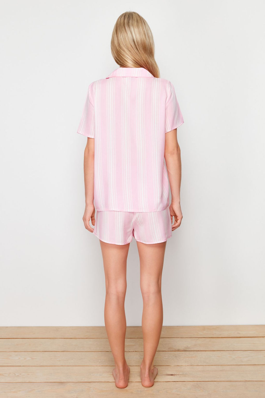 Pembe Cizgili Biye Detayl? Viskon Sortlu Dokuma Pijama Tak?m? THMSS24PT00279