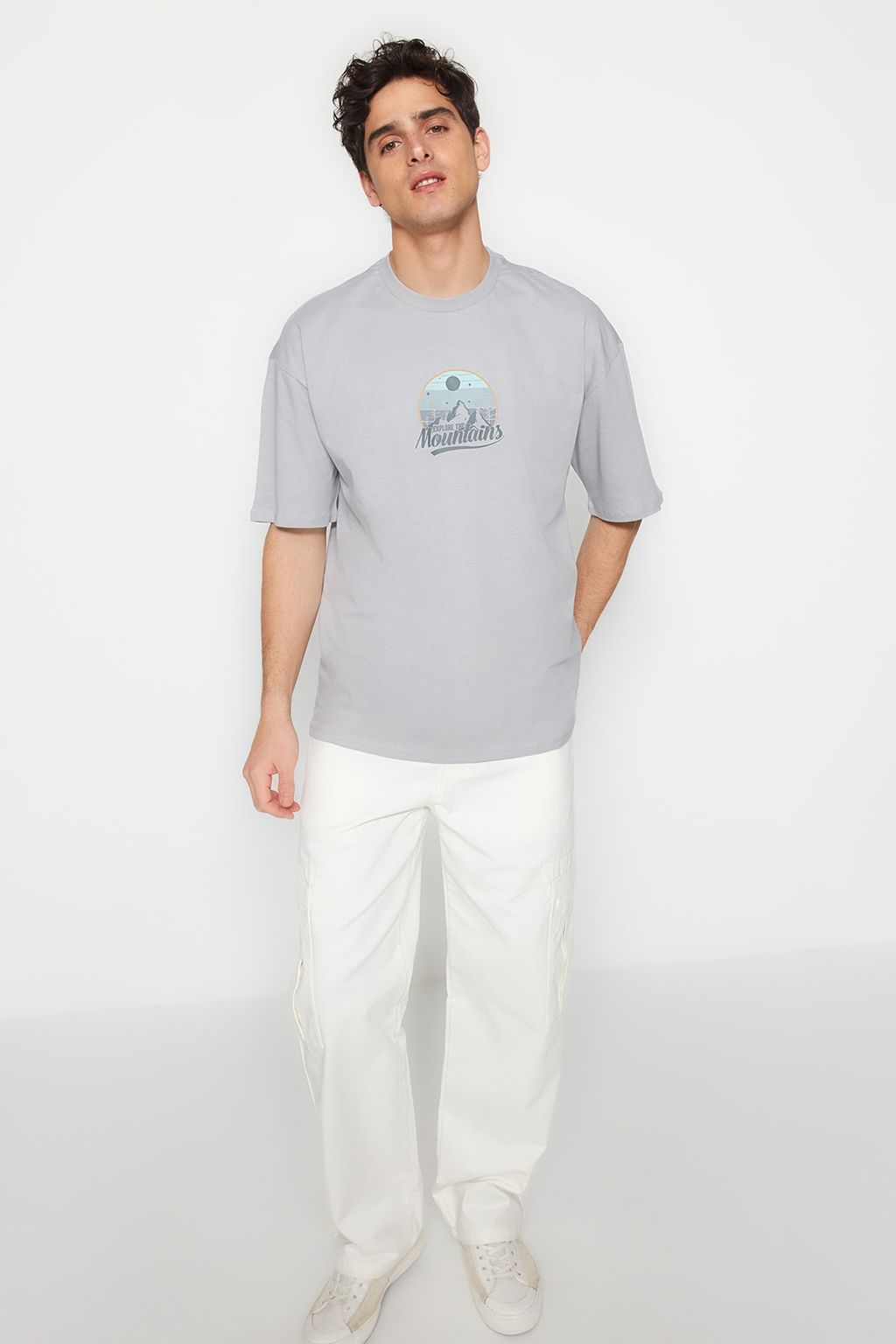 TRENDYOL MAN Kahverengi Oversize/Genis Kesim Manzara-Yaz? Bask?l? %100 Pamuklu T-Shirt TMNSS23TS00206 - Trendyolmilla фото 3