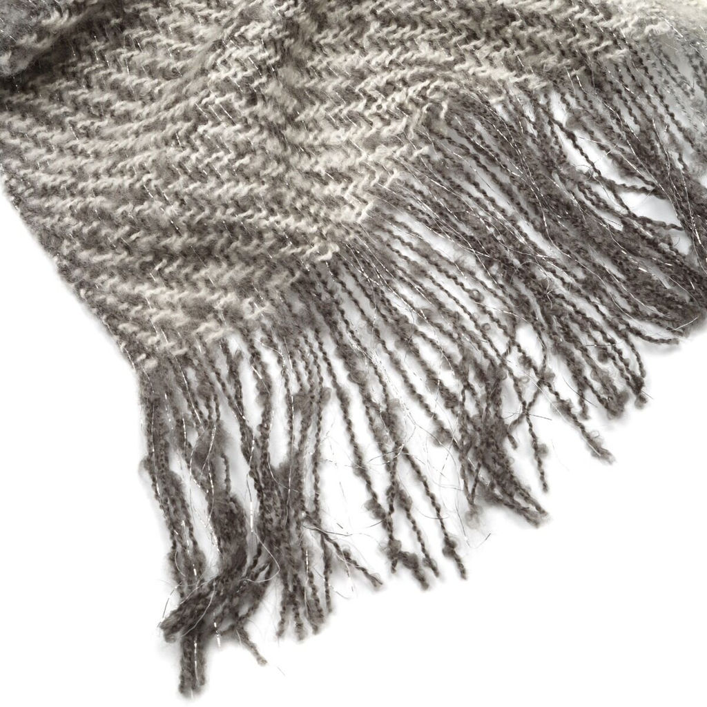 Палантин классической расцветки с бахромой