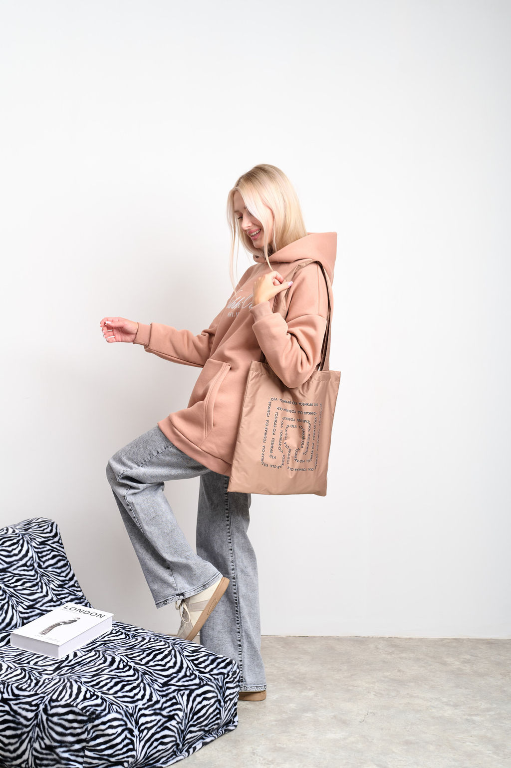 Сумка-шоппер из плащевки "Лабиринт" бежевый