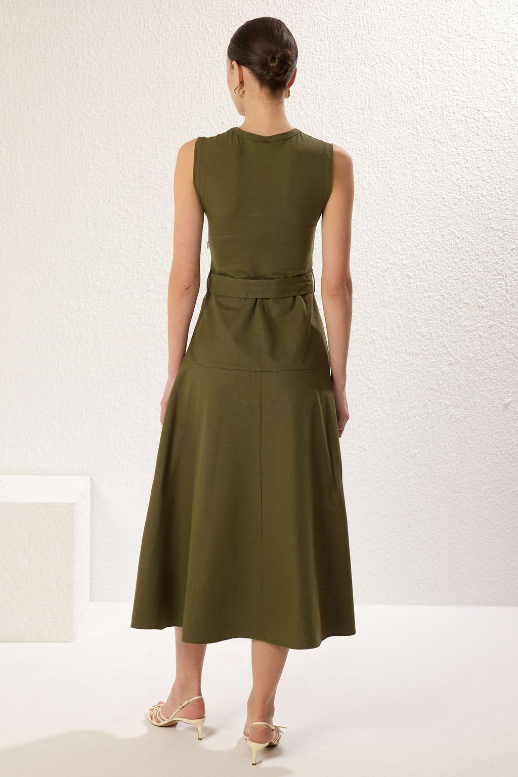 TRENDYOLMILLA Haki Kemerli A Kesim Midi Gabardin Dokuma Elbise TWOSS25EL00055  фото 11