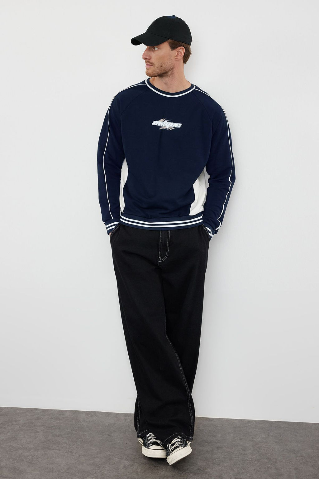 TRENDYOL MAN Lacivert Oversize/Genis Kesim Bask?l? Biye Detayl? Kolej Ici Polarl? Sweatshirt TMNAW25SW00145 - Trendyolmilla фото 2