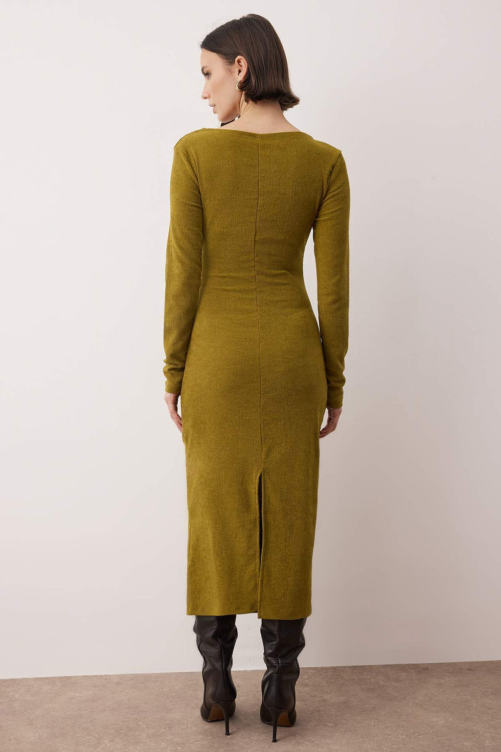 Yesil Kay?k Yaka Beli Buzgulu Esnek Bodycone/Vucuda Oturan Midi Orme Elbise TWOAW26EL00299