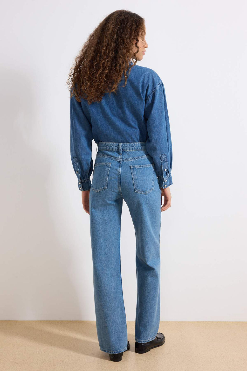 TRENDYOLMILLA Ac?k Mavi Yuksek Bel Wide Leg Jeans TWOSS23JE00068  фото 53