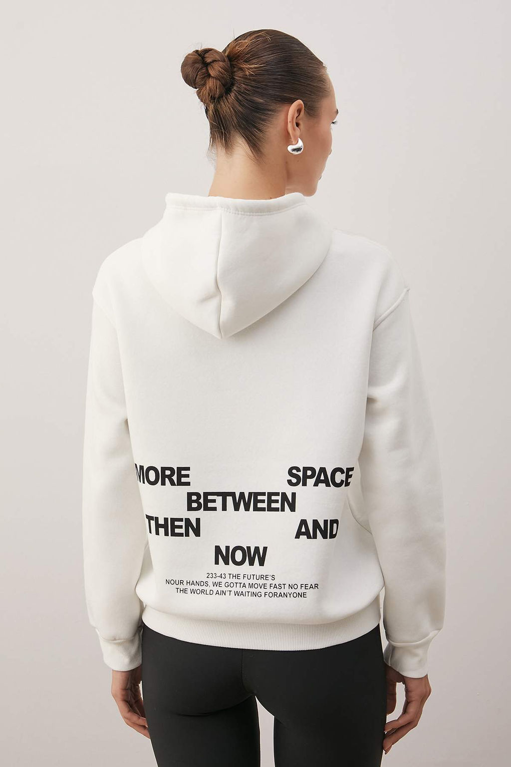 Ekru Kal?n Ici Polarl? Kapusonlu On ve Arka Bask?l? Orme Sweatshirt TWOAW26SW00241 - Trendyolmilla фото 5