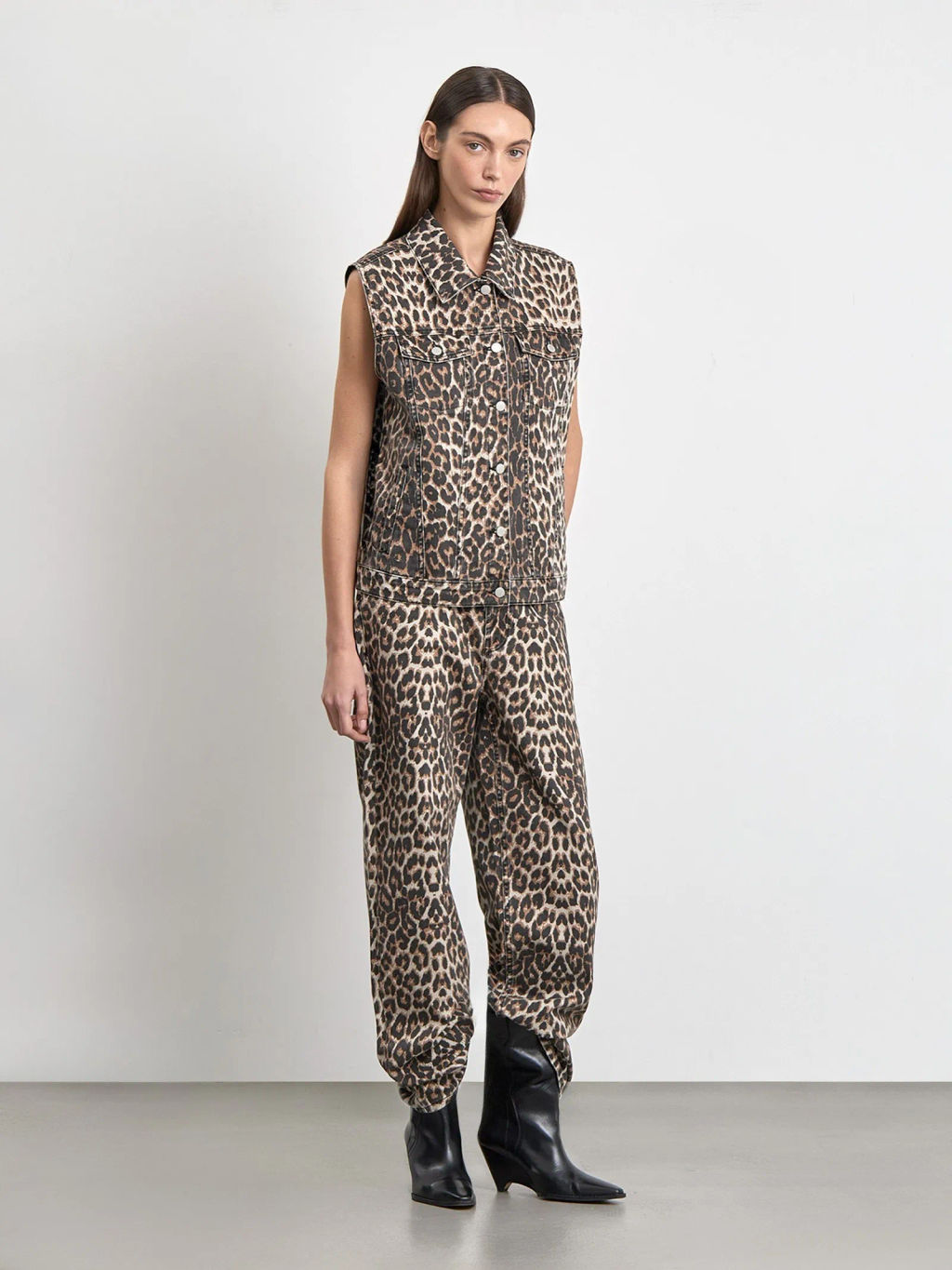 ЕМКА / Джинсовый жилет с леопардовым принтом - Emka фото 3