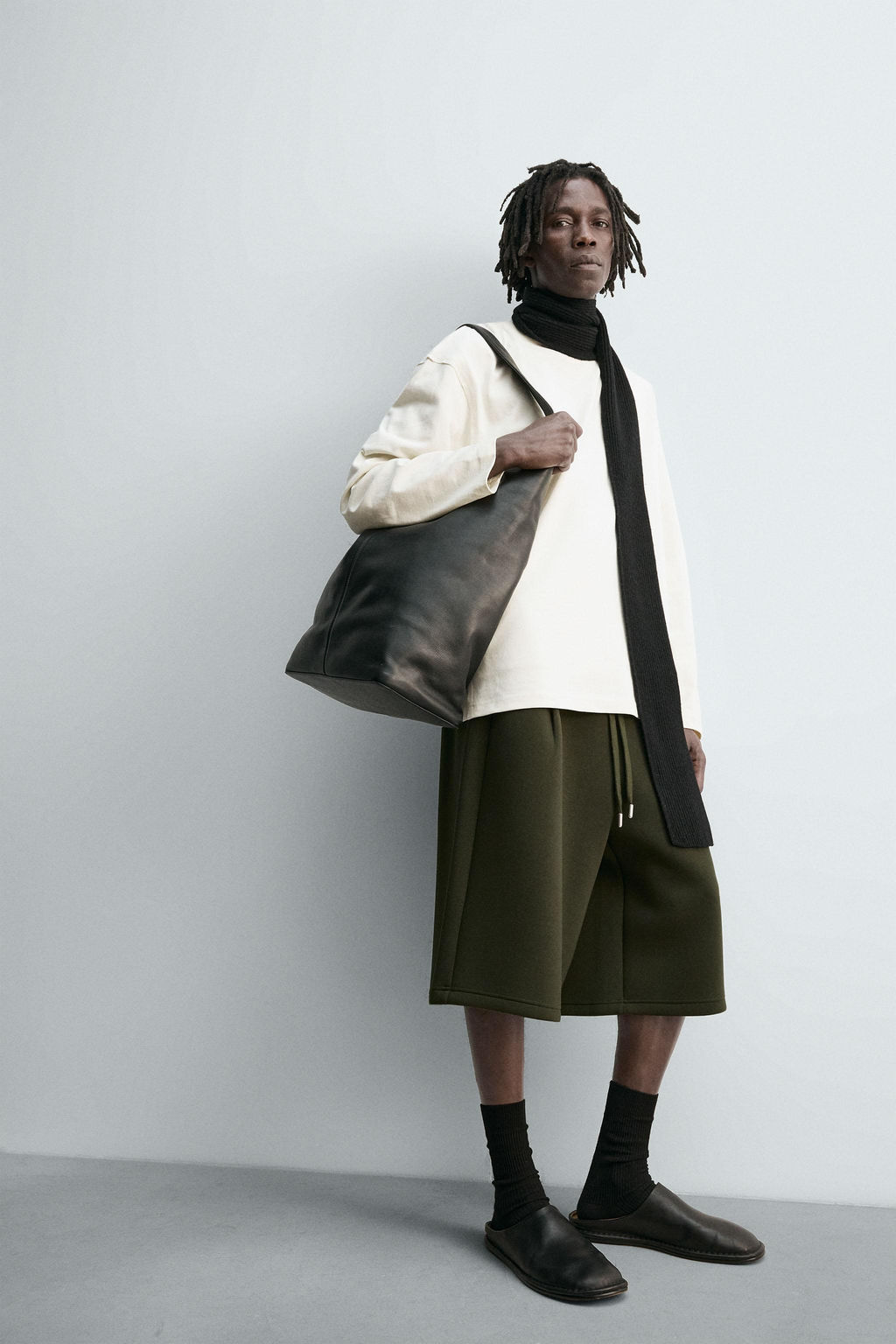 PLEATED NEOPRENE-EFFECT LONG BERMUDA SHORTS - Zara фото 5