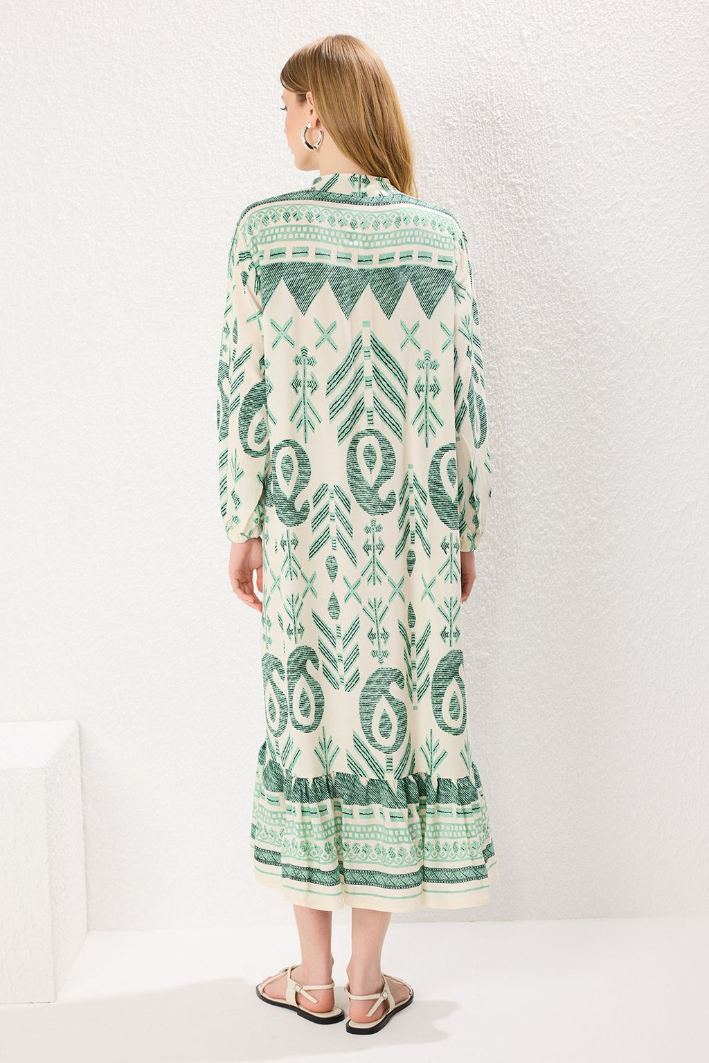 TRENDYOLMILLA Mavi Bask?l? Midi Genis Kseim Bordur Desen Detayl? Dokuma Elbise Dokuma Elbise TWOSS24EL01019 фото 12