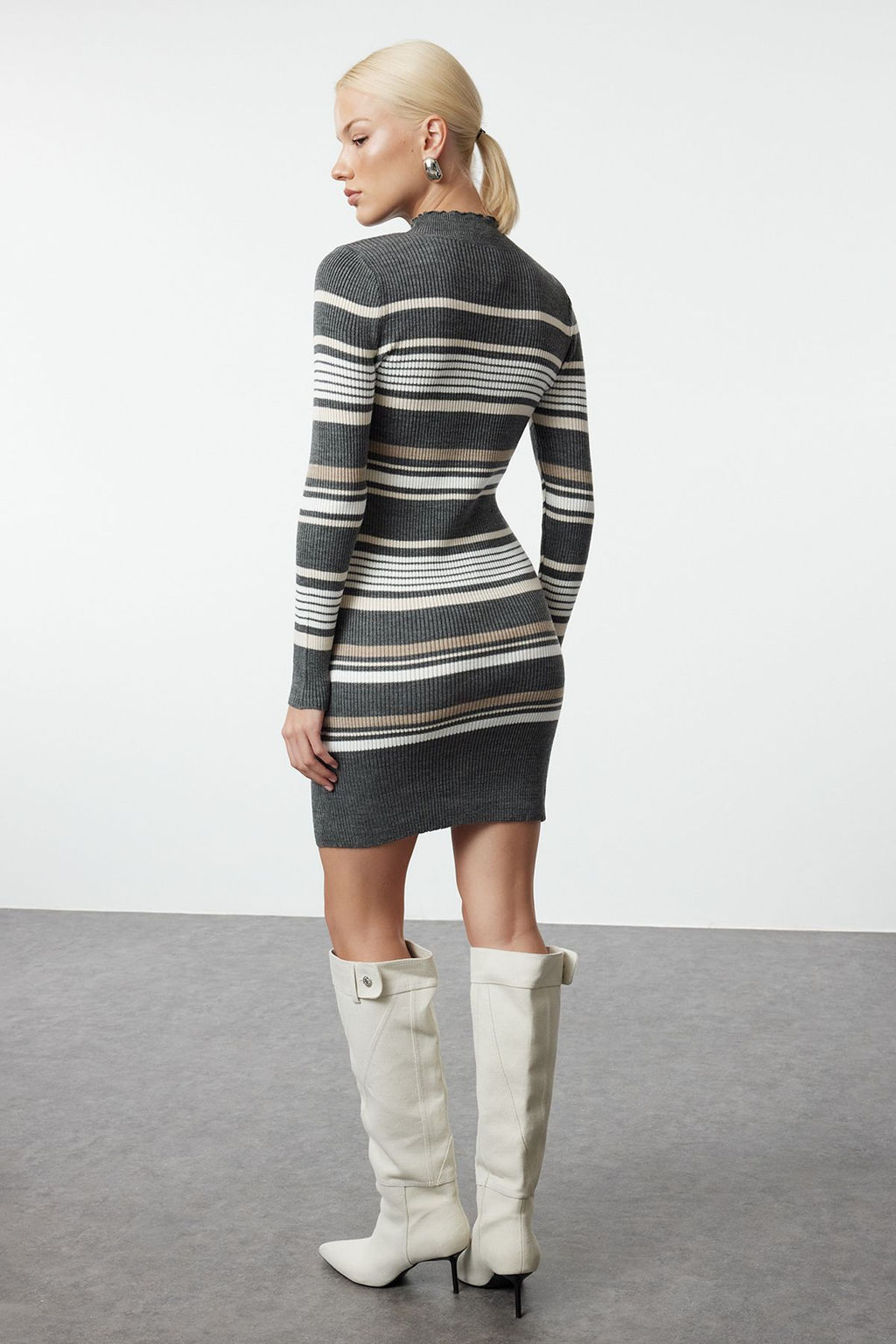 TRENDYOLMILLA Lacivert Mini Triko Renk Bloklu Dik Yaka Elbise TWOAW24EL00469 фото 5