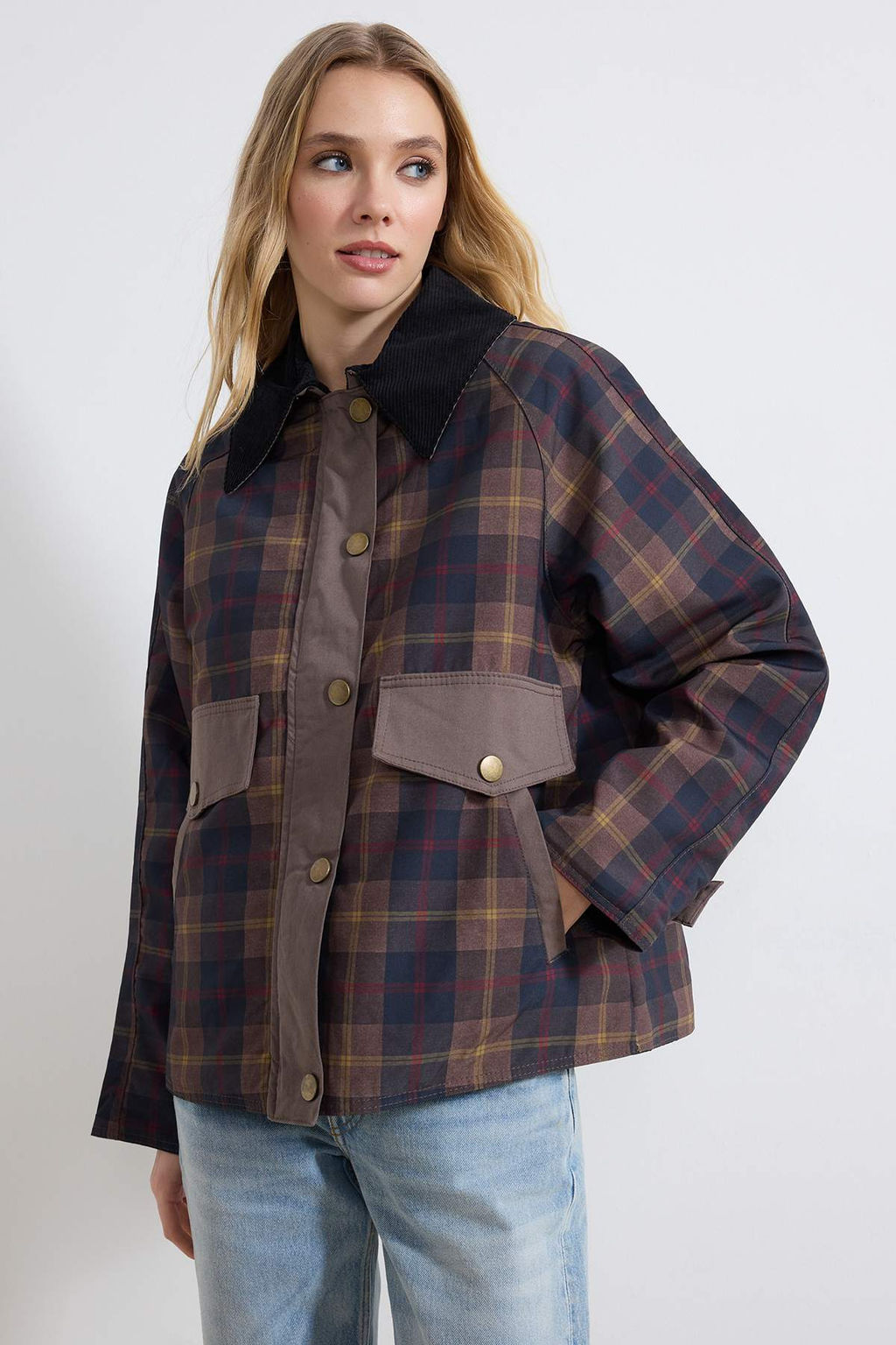 Cok Renkli Ekose Desenli Kadife Yakal? Oversize Mont TWOSS26MO00009