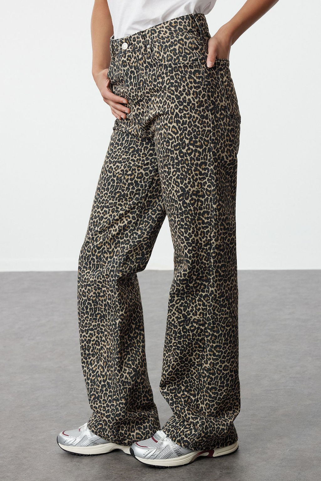 Cok Renkli Leopar Bask?l? Kahverengi Yuksek Bel Wide Leg Jeans TWOSS24JE00286 - Trendyolmilla фото 4