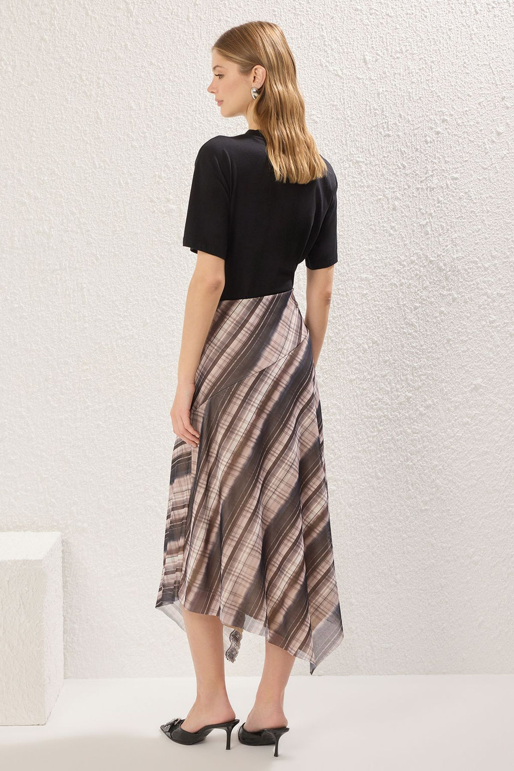 TRENDYOLMILLA Siyah Ekose Desenli Tul Dantel detayl? Esnek Etek TWOSS25ET00067 фото 4