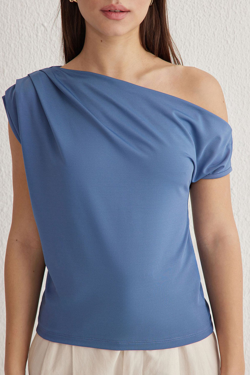 Indigo Regular/Normal Kal?p Asimetrik Yaka S?f?r Kol Esnek Orme Bluz TWOSS24BZ00396