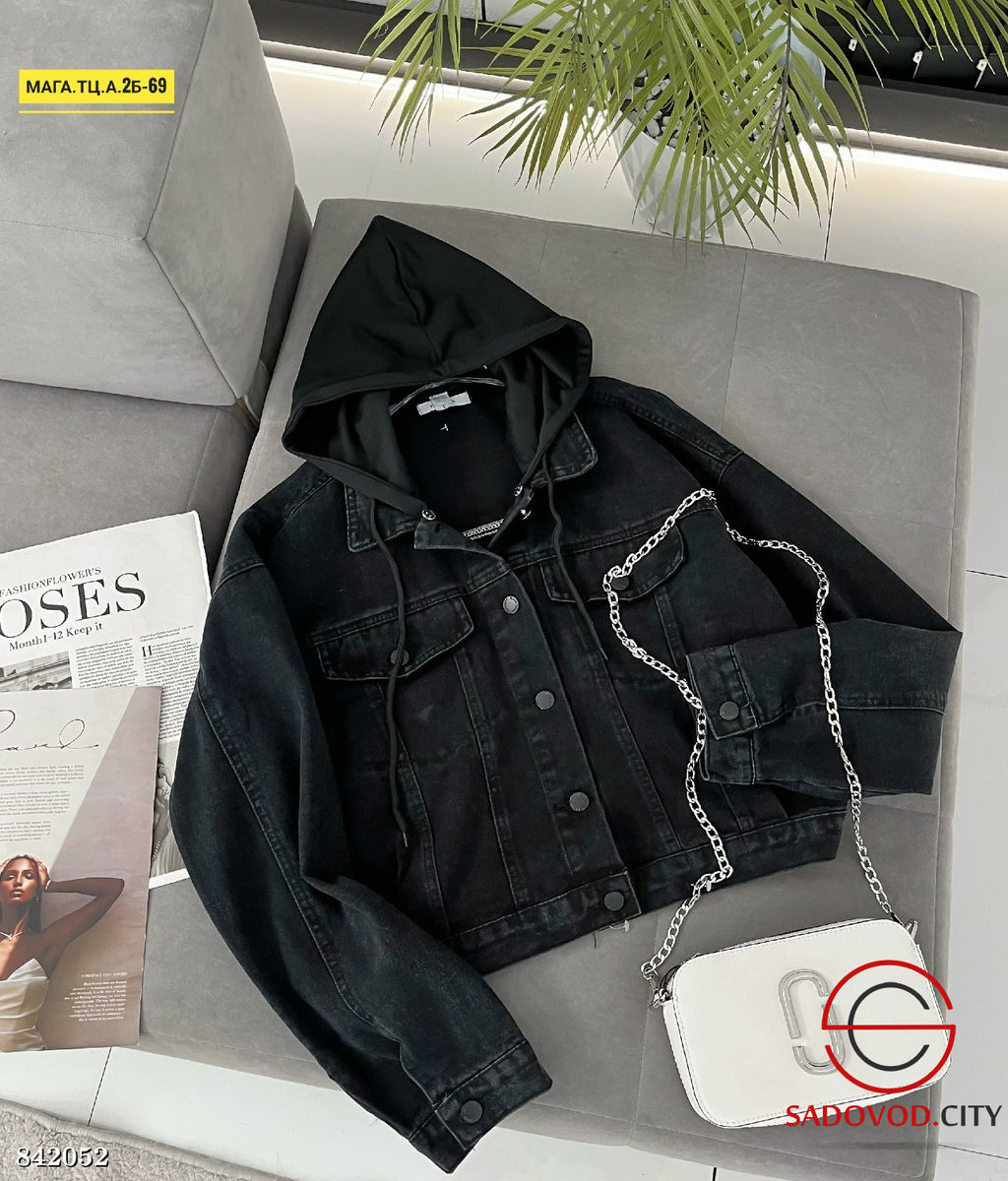 Джинсовая куртка с капюшоном