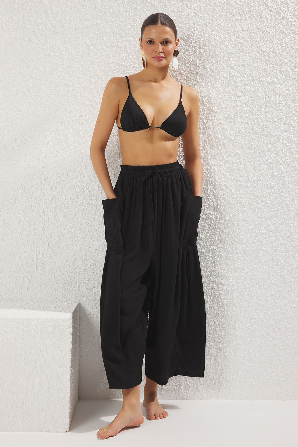 TRENDYOLMILLA Siyah Dokuma Plaj Pantolon TBESS24PL00007