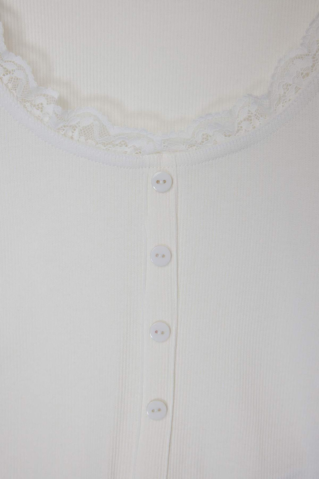 Ekru Fitted/Vucuda Oturan Havuz Yaka Dantel Detayl? Fitilli Esnek Orme Bluz TWOSS26BZ00070