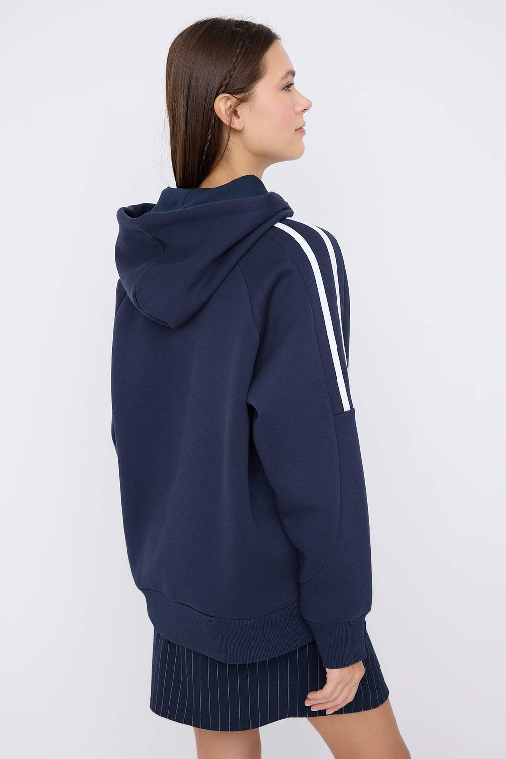 Teen Lacivert Kapusonlu ve Biye Detayl? Oversize/Genis Kal?p Orme Sweatshirt TWOAW26SW00107 - Trendyolmilla фото 4