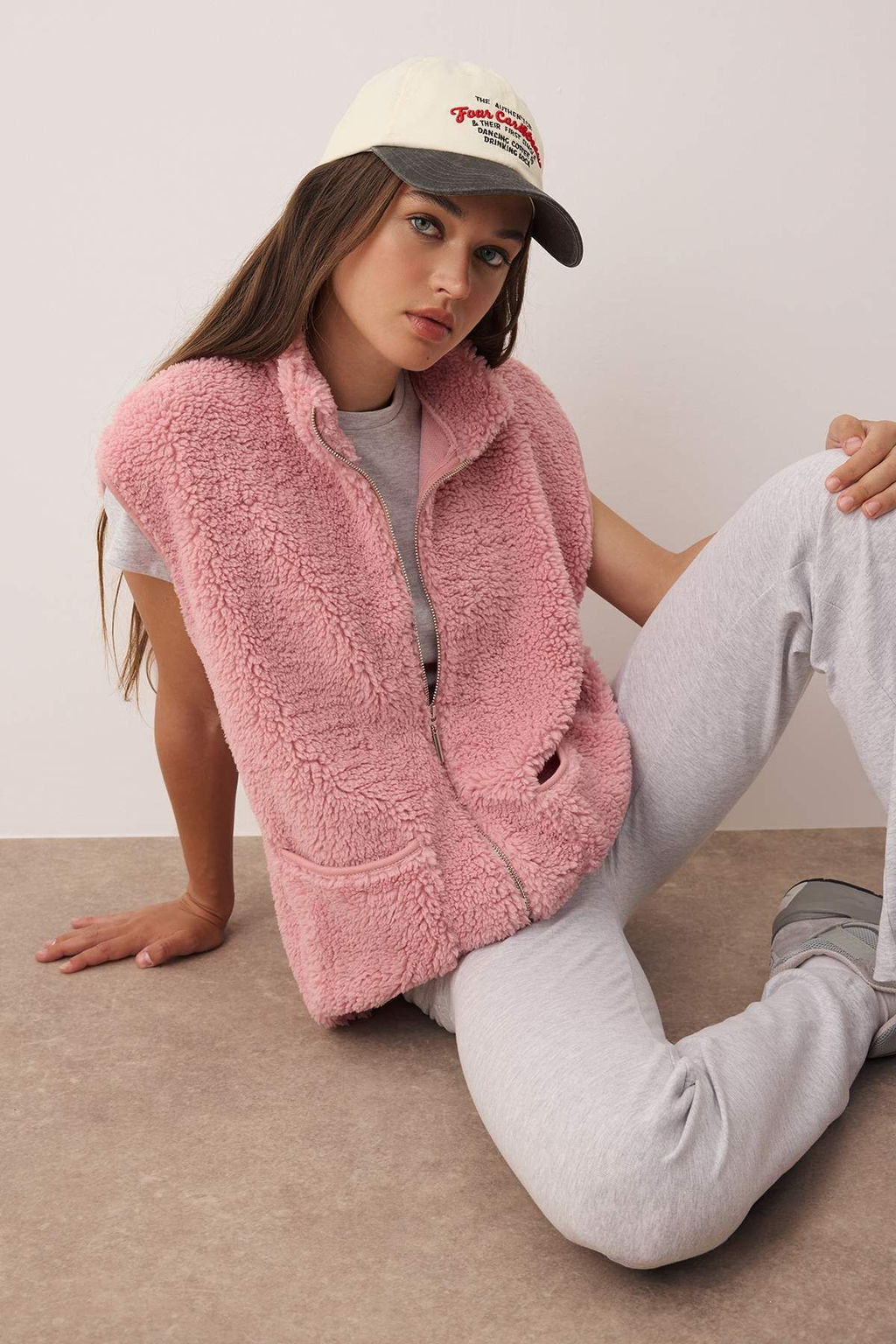 Antrasit Oversize/Genis Kal?p Cep Detayl? Fermuarl? Pelus Kolsuz Orme Yelek TWOAW26YE00021