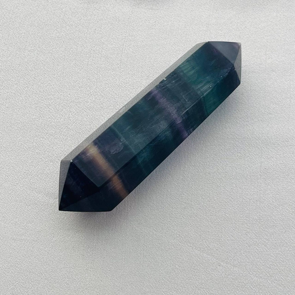 Кристалл двухконечный из Флюорита