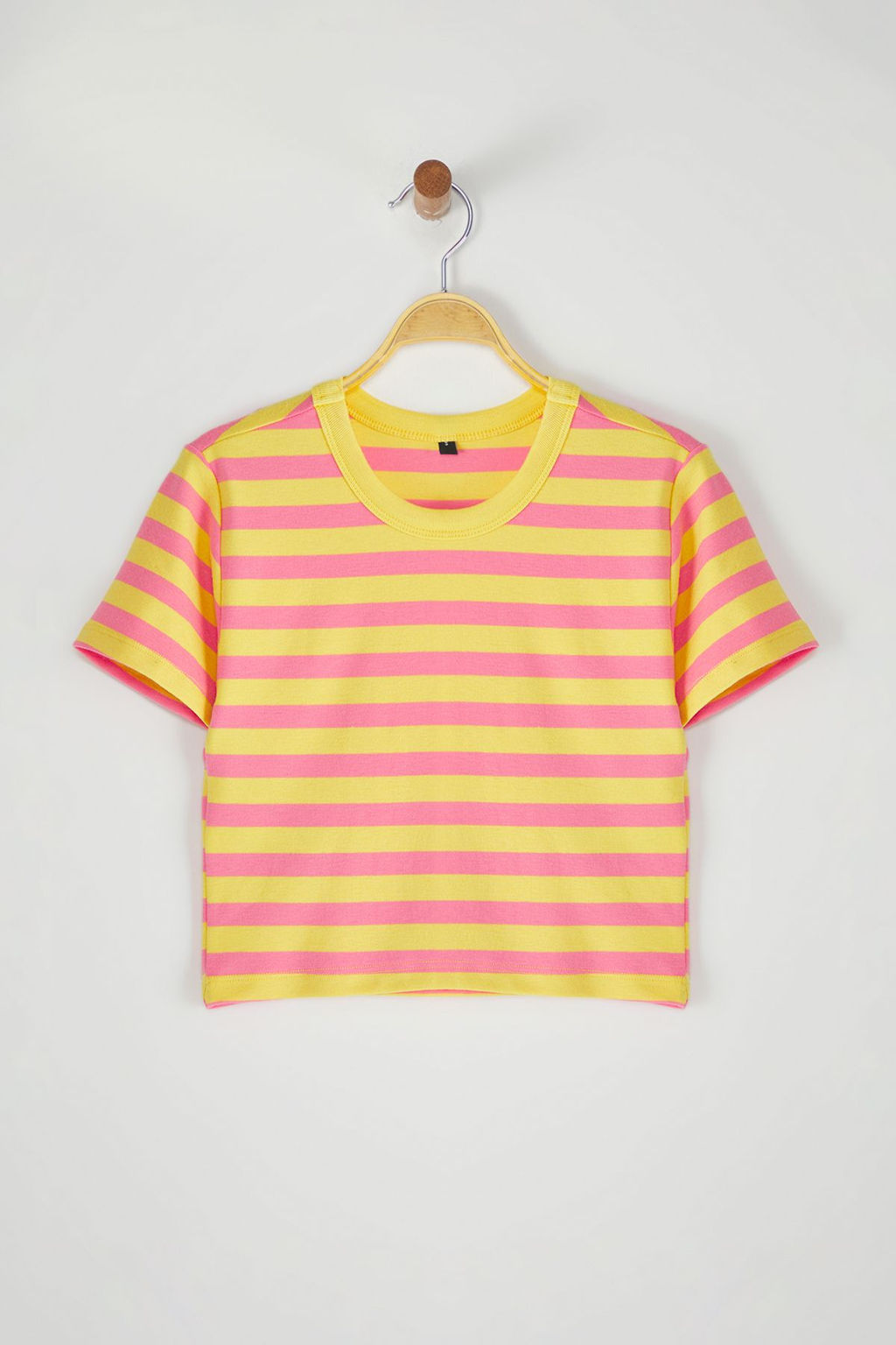 Trendyolmilla Premium Tas Ekru Cizgili Viskoz/Yumusak Kumas Crop Bisiklet Yaka Esnek Orme Bluz TWOSS23BZ00198 фото 22