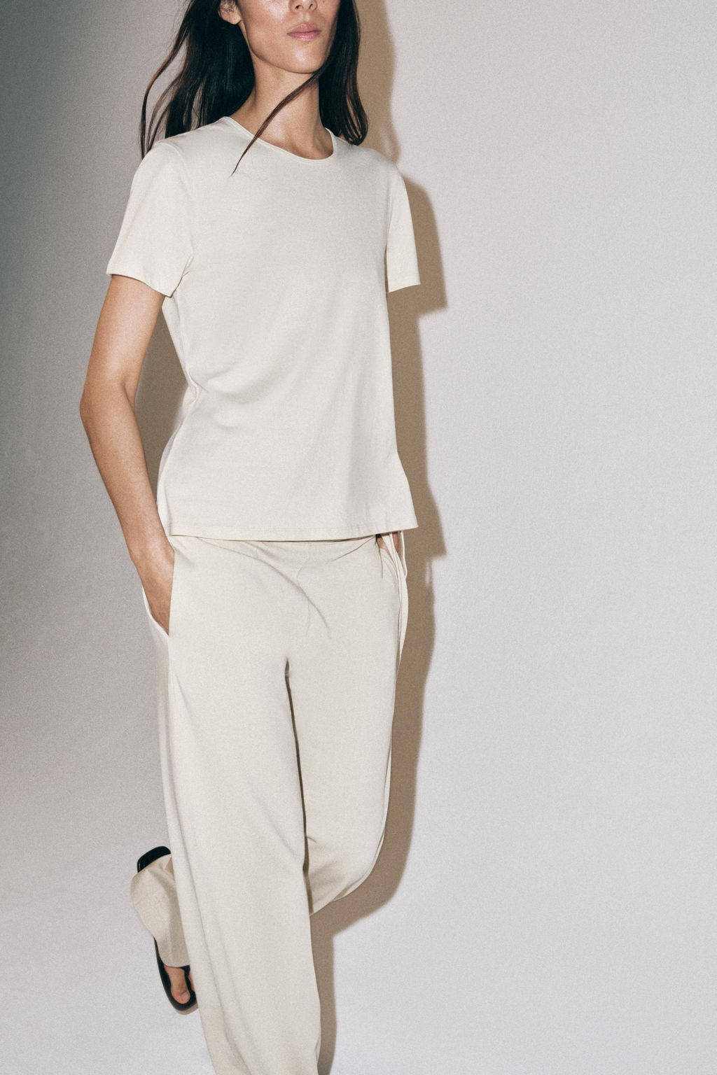 CAMISETA ABERTURA HEBILLA / Beige - Zara фото 2