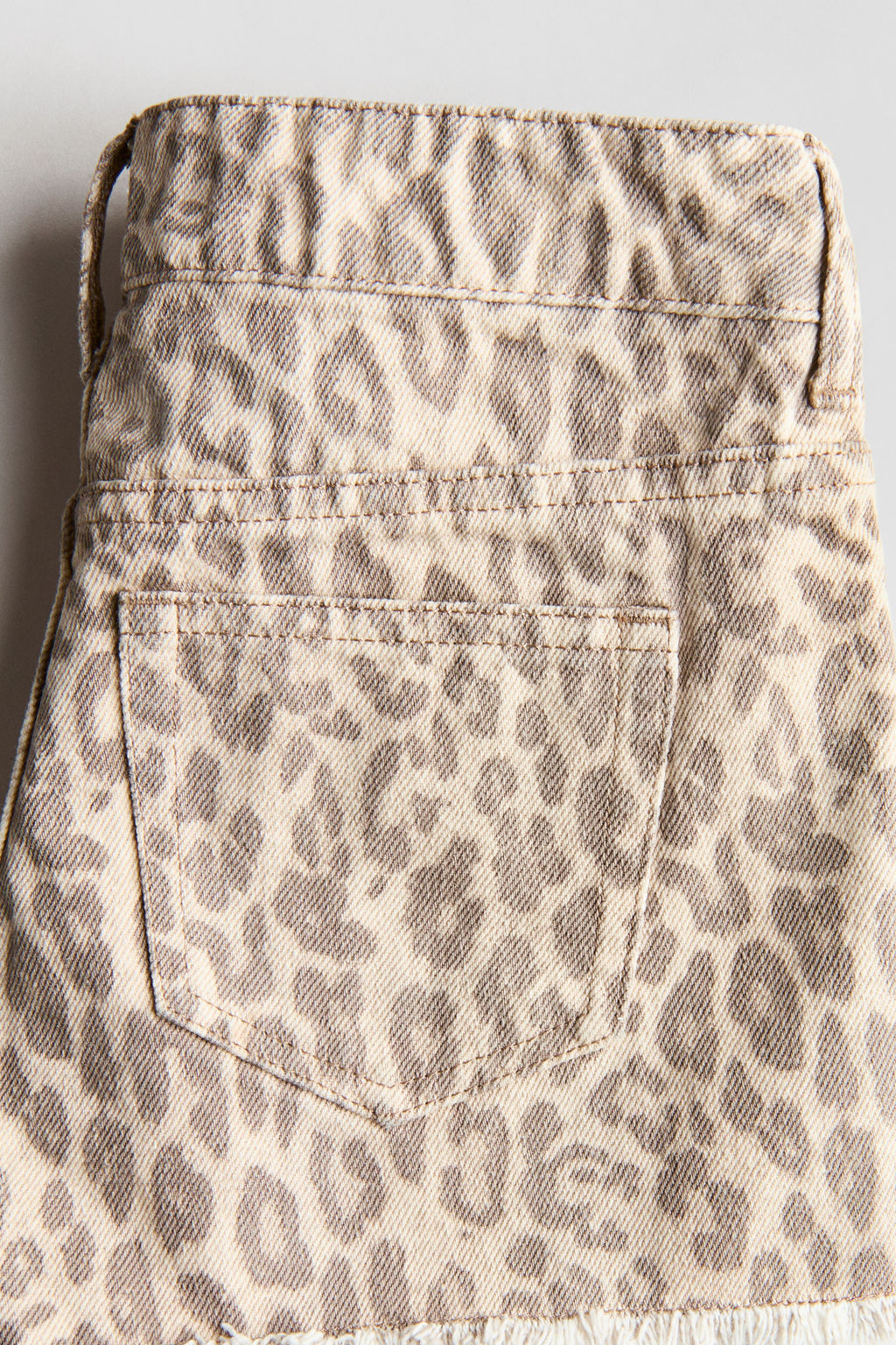 Vaquero corto con detalles bordados - H&m фото 6