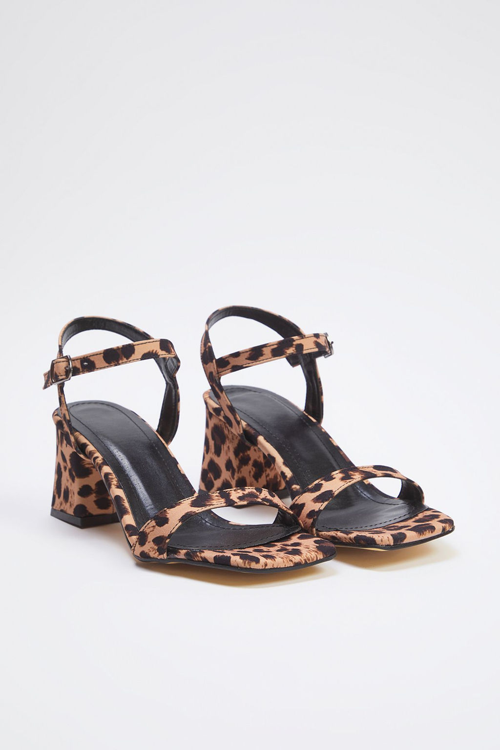 Trendyol Shoes Siyah Bilekten Baglamal? Kare Burun Kad?n Blok Topuklu Sandalet TAKSS25TO00051 - Trendyolmilla фото 9