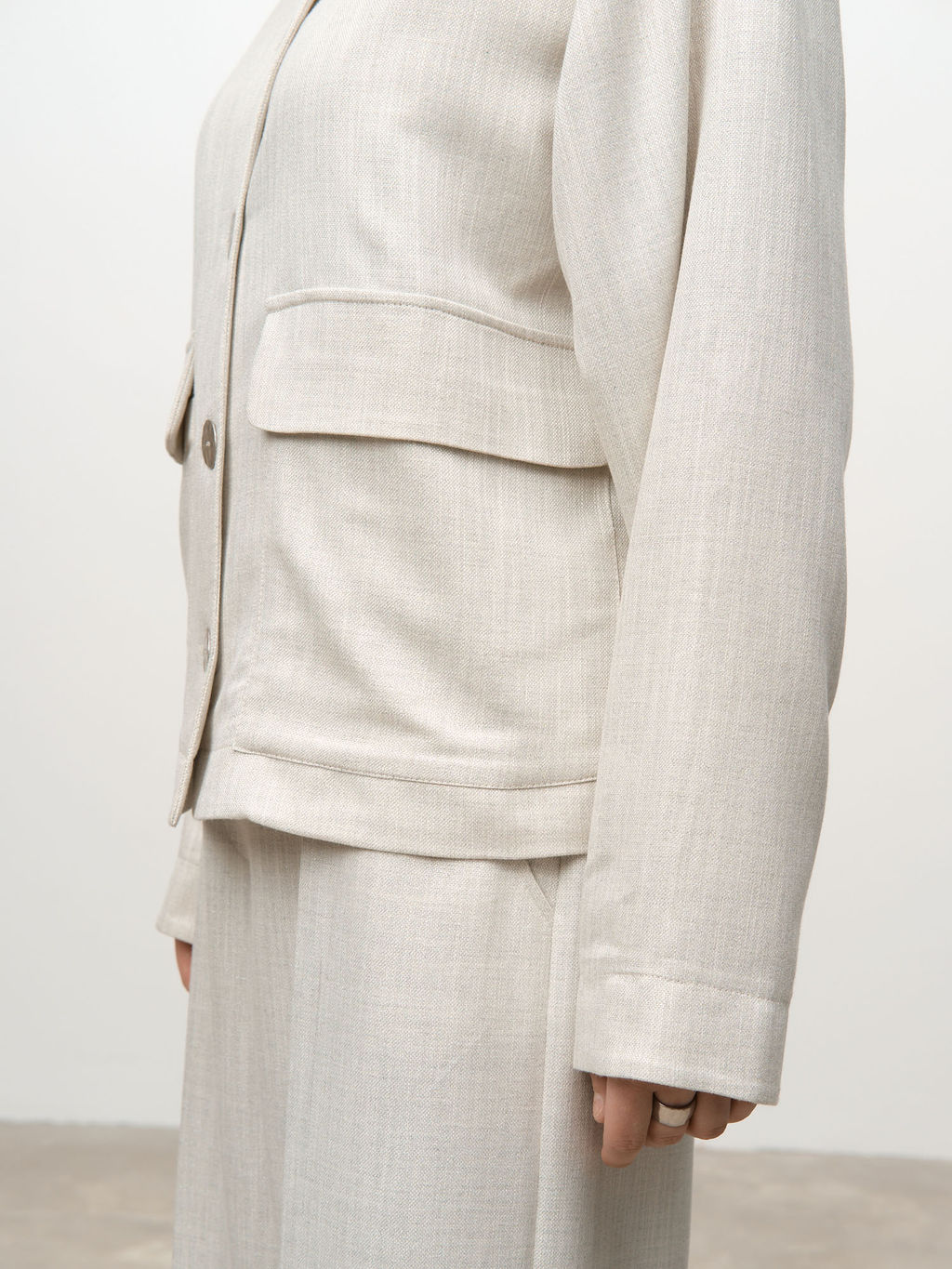 Бомбер из вискозы 420225 бежевый