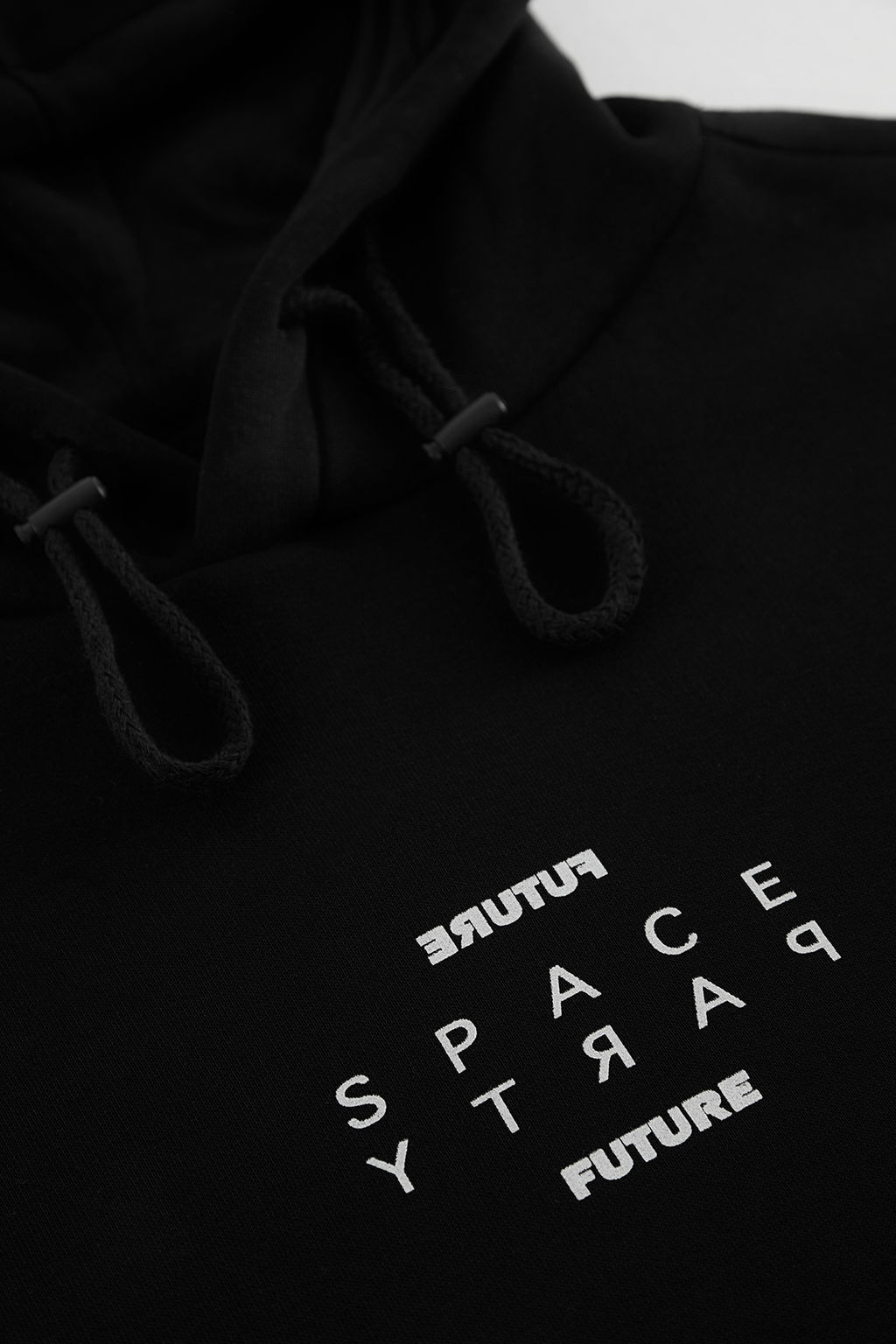 Siyah Regular Fit/Normal Kesim Kapusonlu Reflektor Yaz? Bask?l? Sweatshirt TMNAW24SW00030 - Trendyolmilla фото 2