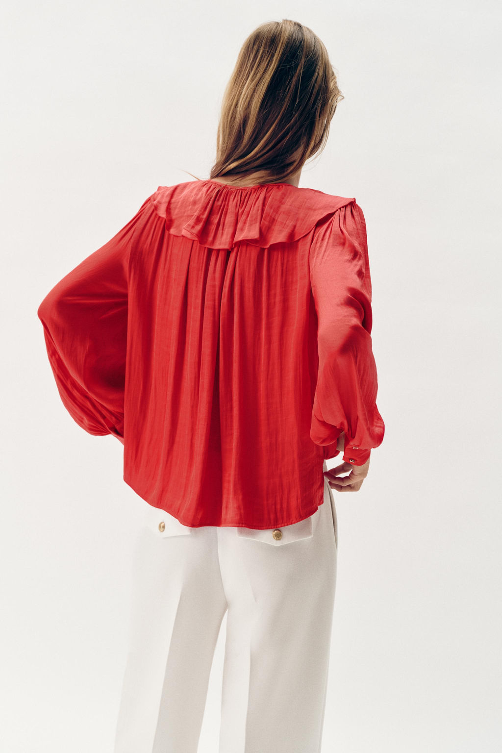 BLUSA SATINADA VOLANTES HOMBRERAS / Fresa - Zara фото 4