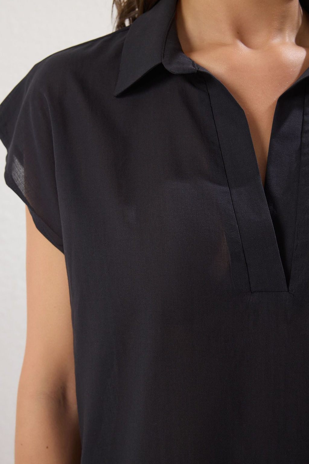 Siyah Dokuma %100 Pamuk Plaj Midi Elbise TBESS25EL00106