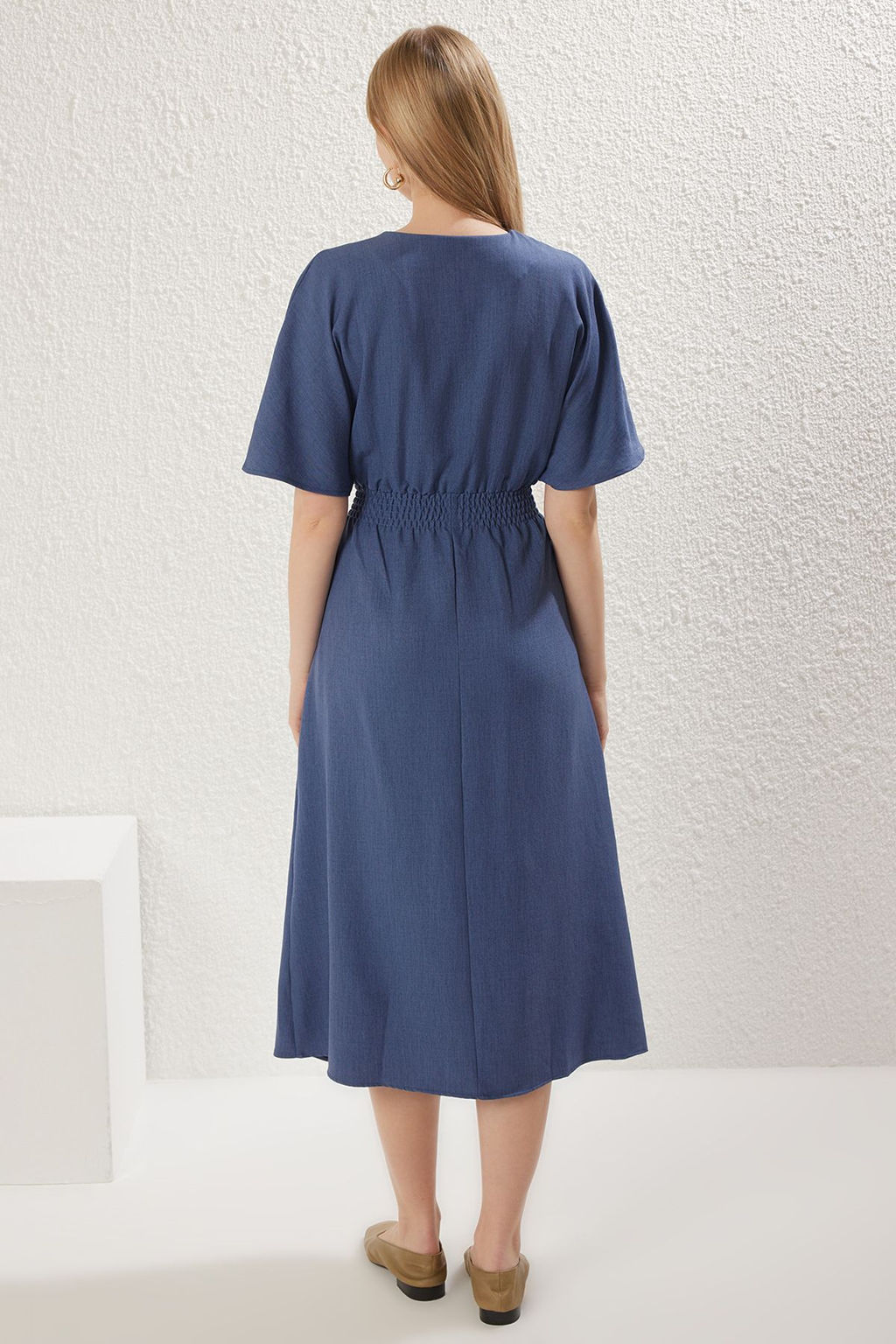TRENDYOLMILLA Turuncu Baglama Detayl? A Kesim V Yaka Midi Dokuma Elbise TWOSS23EL01543  фото 29