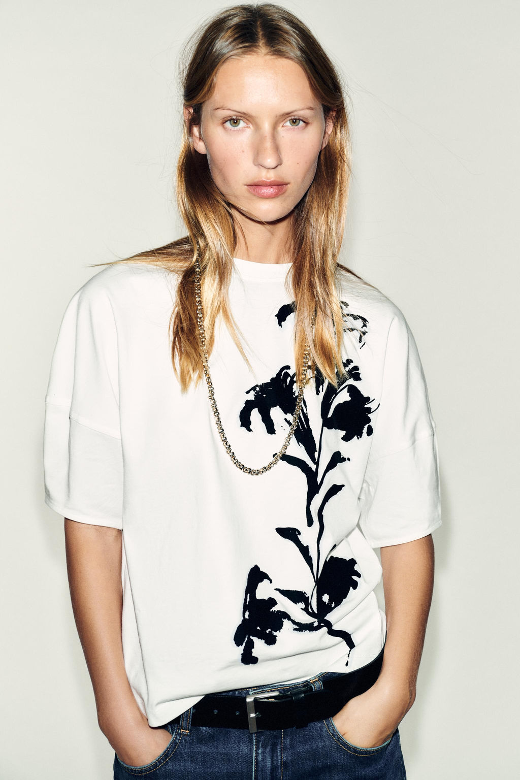 T-SHIRT WITH CONTRAST FLOWER PRINT - Zara фото 2