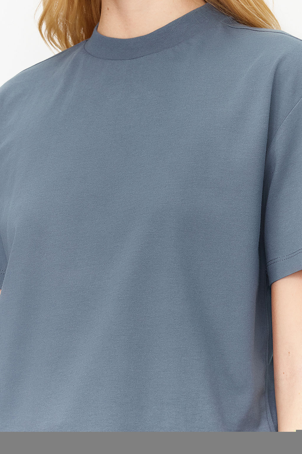 Koyu Gri %100 Pamuk Basic Regular/Normal Kal?p Dik Yaka Orme T-Shirt TWOAW20TS0096