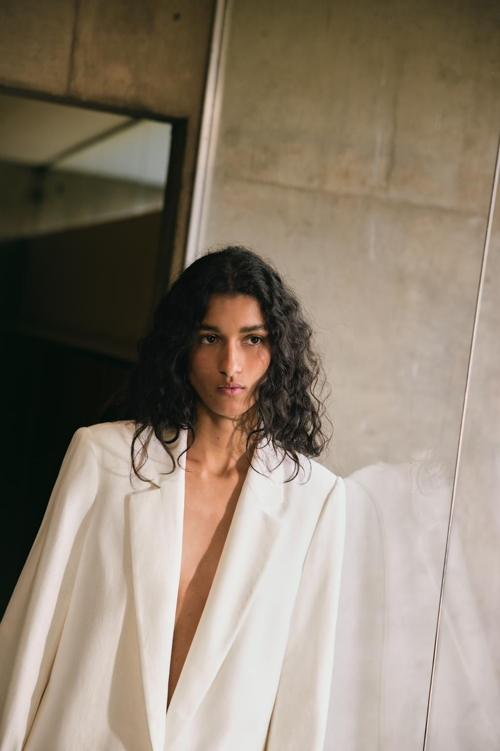 LINEN BLEND BLAZER WITH PRINTED CUFFS - Zara фото 29