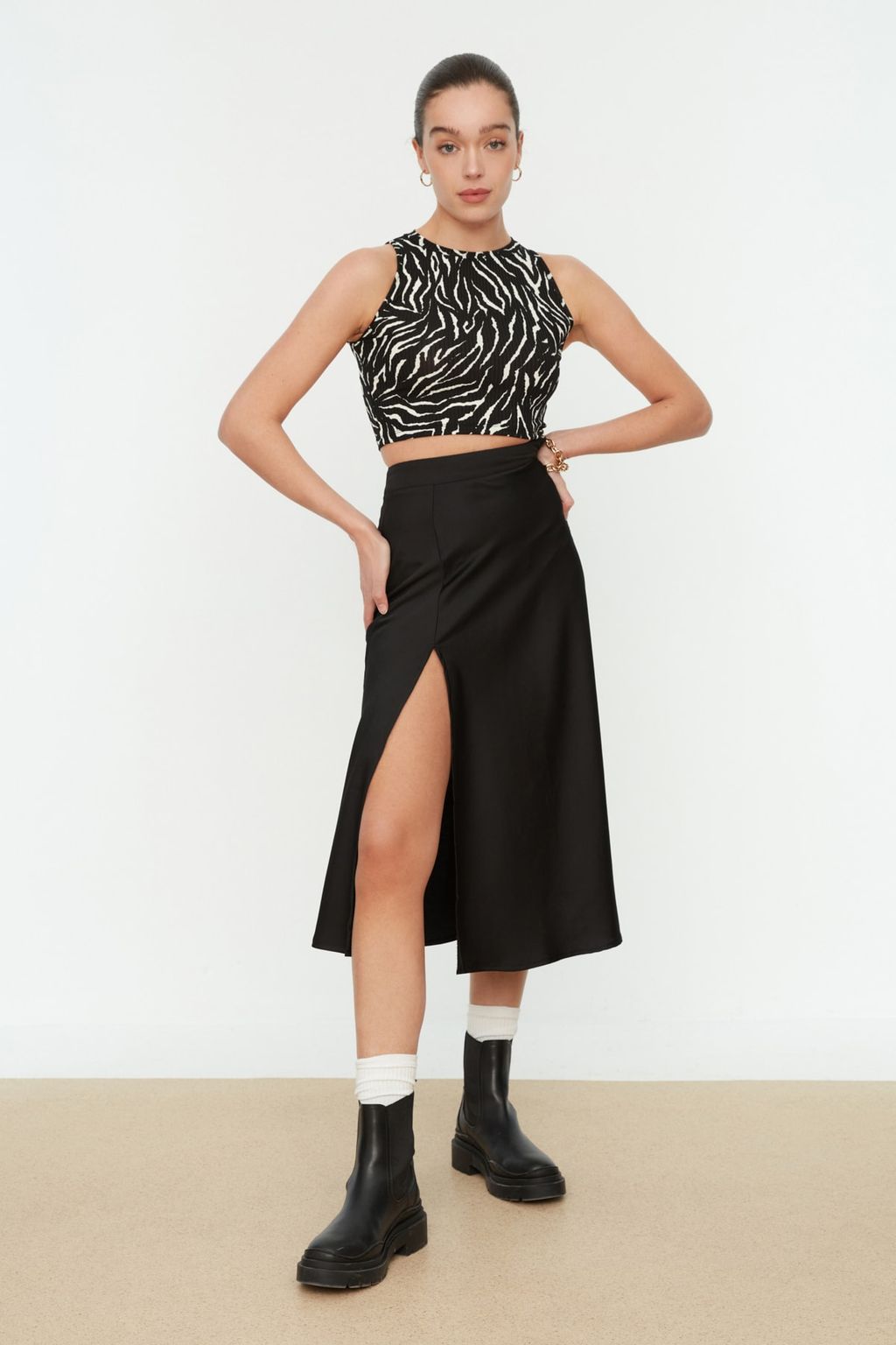 Siyah Animal Bask?l? Halter Yaka Fitted/Vucuda Oturan Crop Esnek Orme Bluz TWOSS22BZ0879