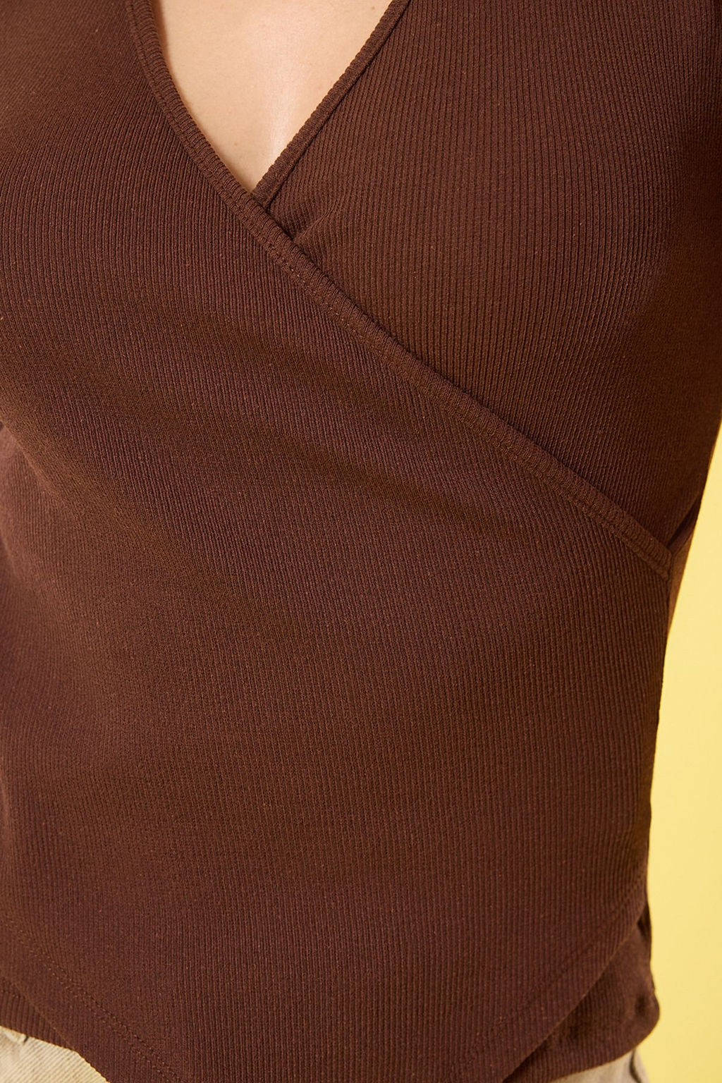 Kahverengi Kruvaze V Yaka Fitilli Esnek Regular Orme Bluz TWOSS25BZ00373 - Trendyolmilla фото 3