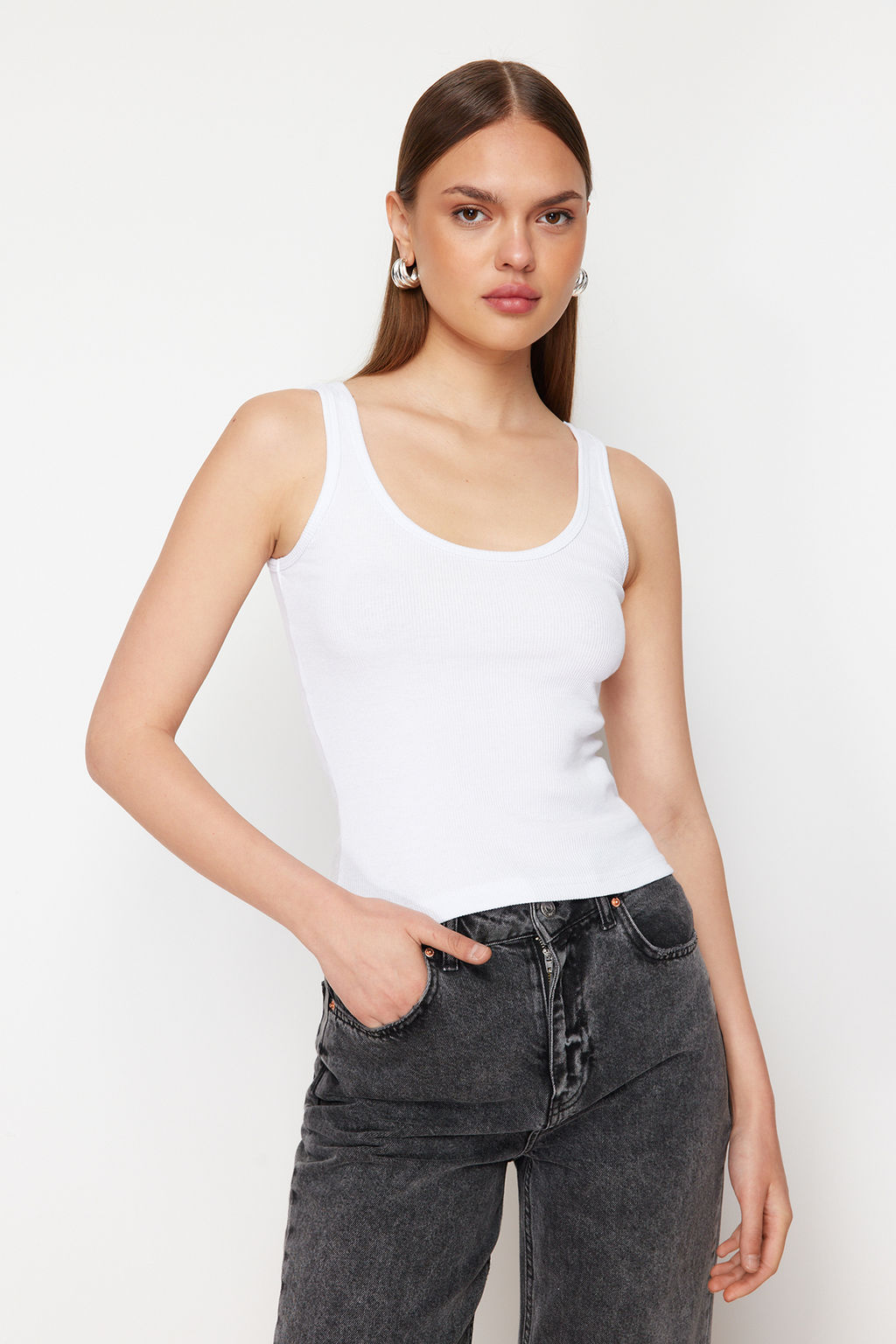 TRENDYOLMILLA Siyah-Beyaz Fitted/Vucuda Oturan Havuz Yaka Fitilli Esnek Orme Atlet TWOSS24AL00050 фото 2