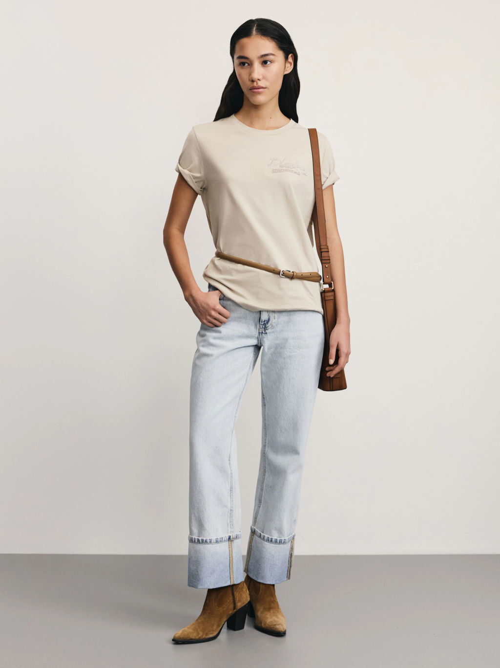 Базовая футболка с вышивкой / Zarina  фото 2