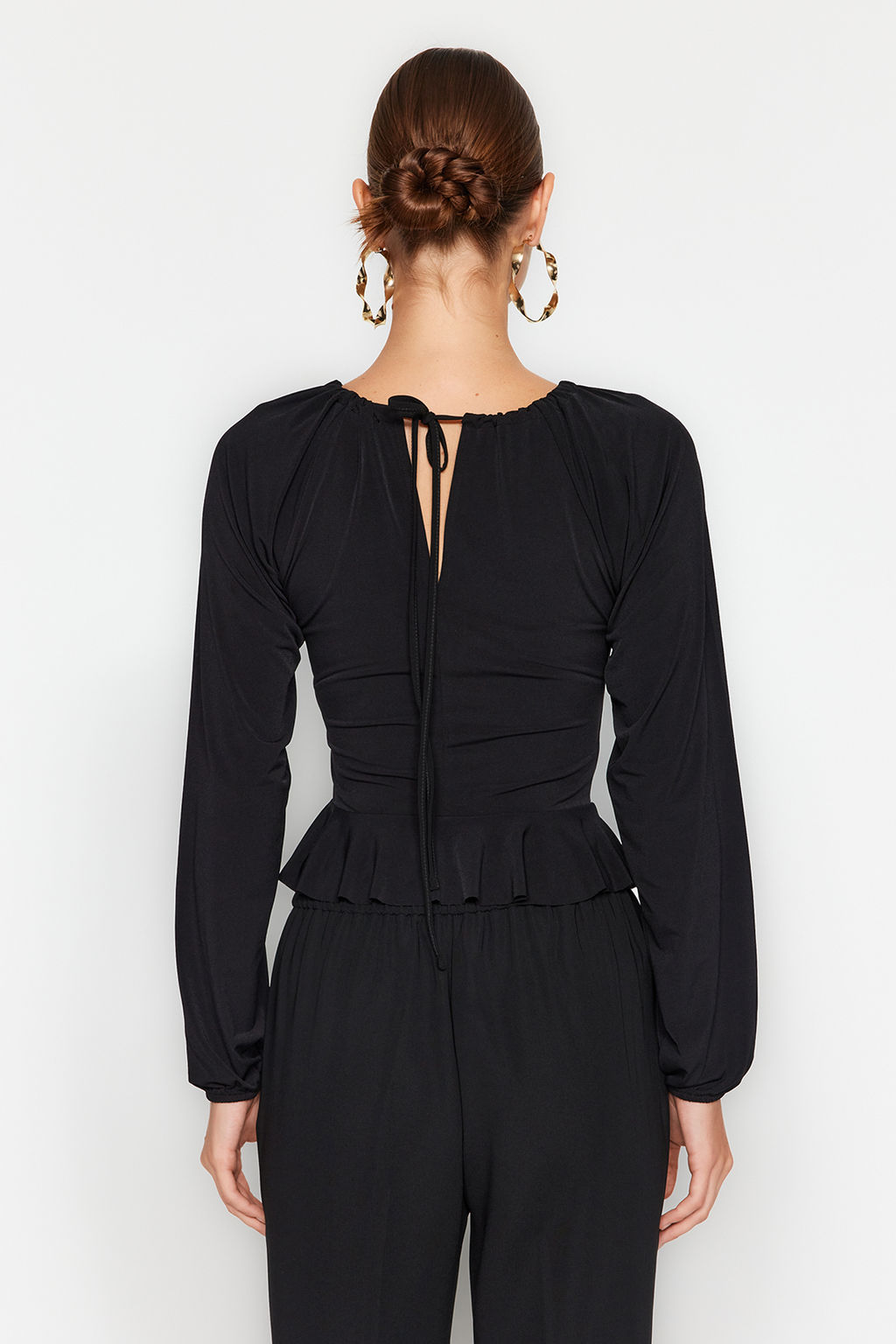 Trendyolmilla Siyah Pencere/Cut Out Detayl? Aksesuarl? Orme Bluz TPRAW24BZ00053