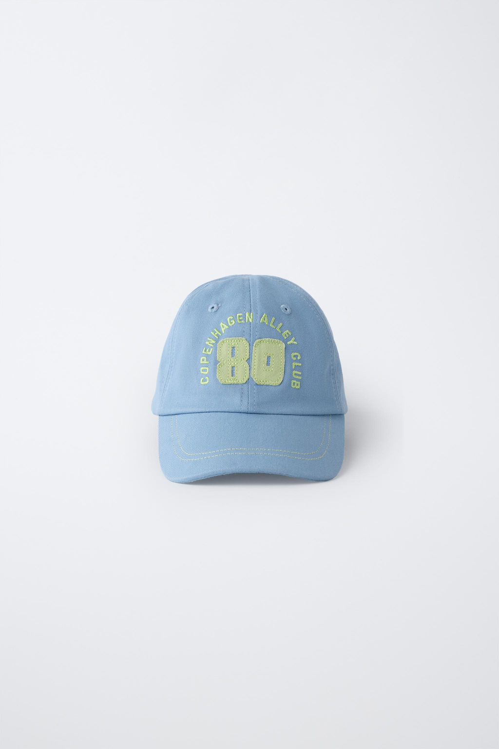 GORRA VARSITY BORDADO / Azul claro