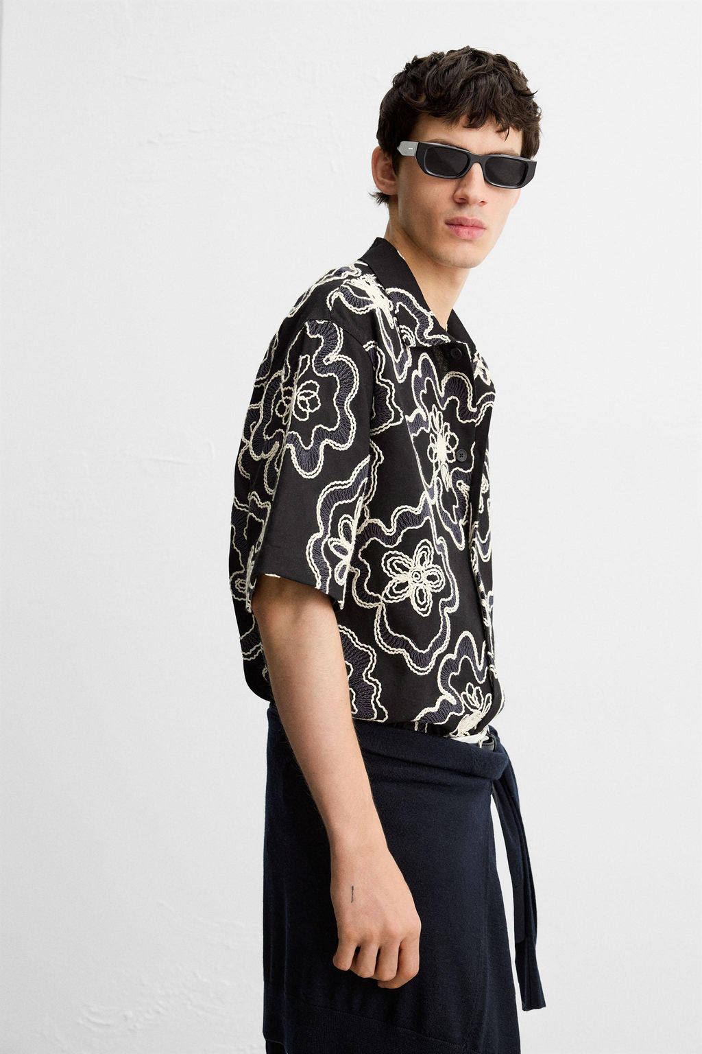 TEXTURED EMBROIDERY SHIRT
